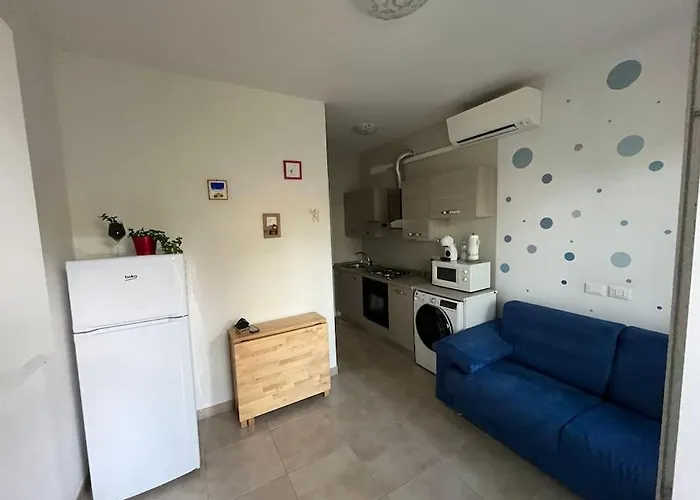 Vinessa- E Piscina Peschiera Lägenhet