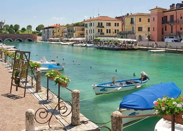 Vinessa- E Piscina Peschiera Lägenhet